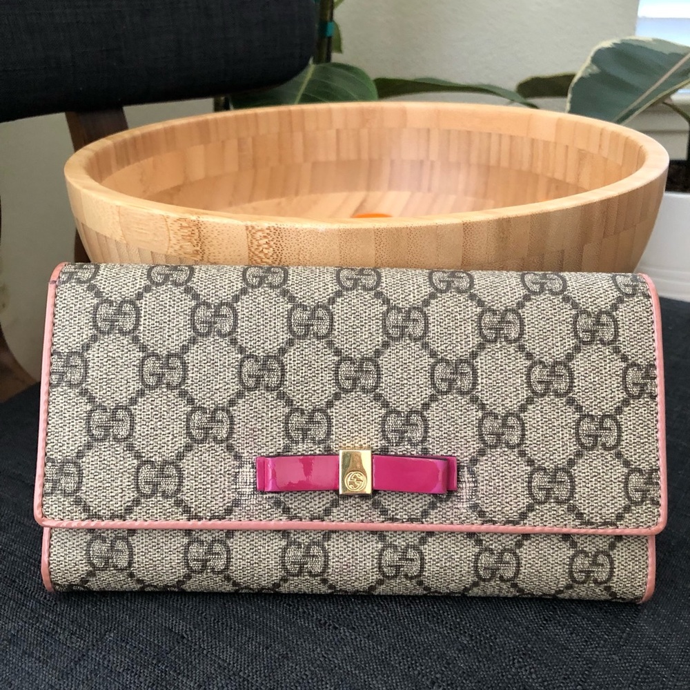 Gucci long wallet coated canvas with free unbranded gold chain